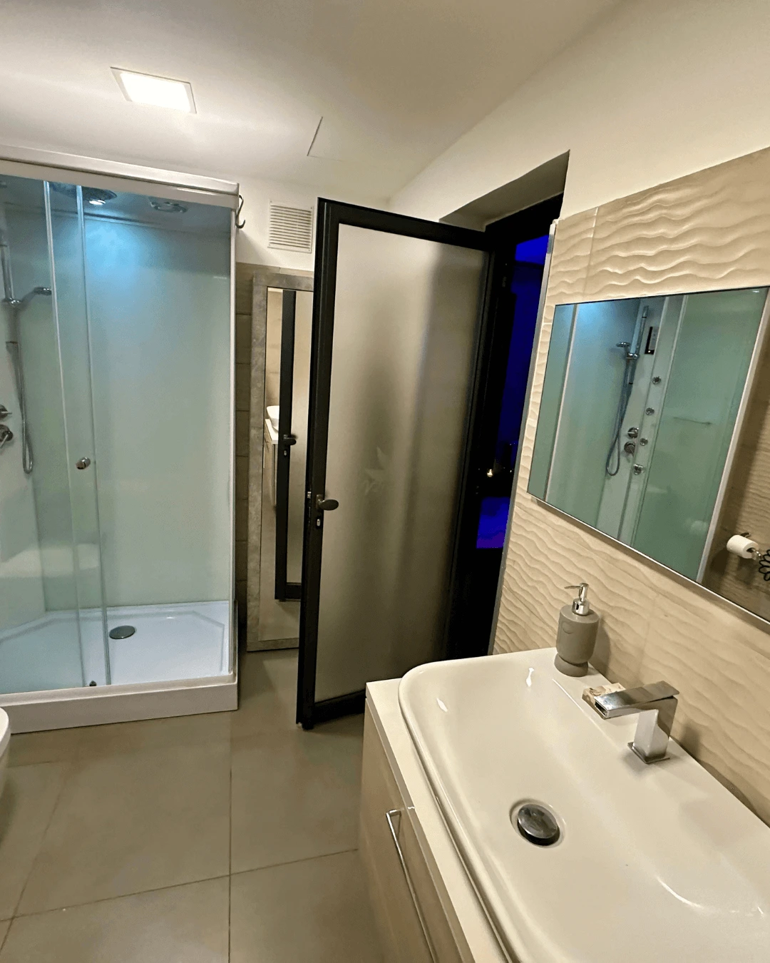 Bagno Camera 5 con jacuzzi b&b ad acireale