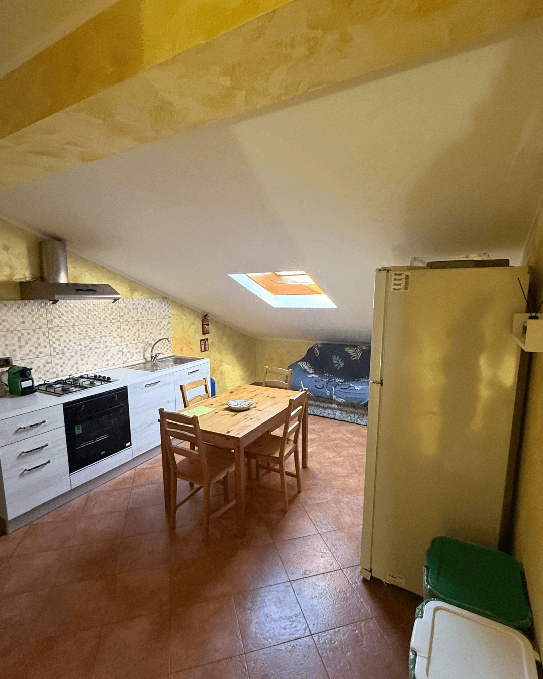 Cucina dell appartamento 2 b&b ad Acireale