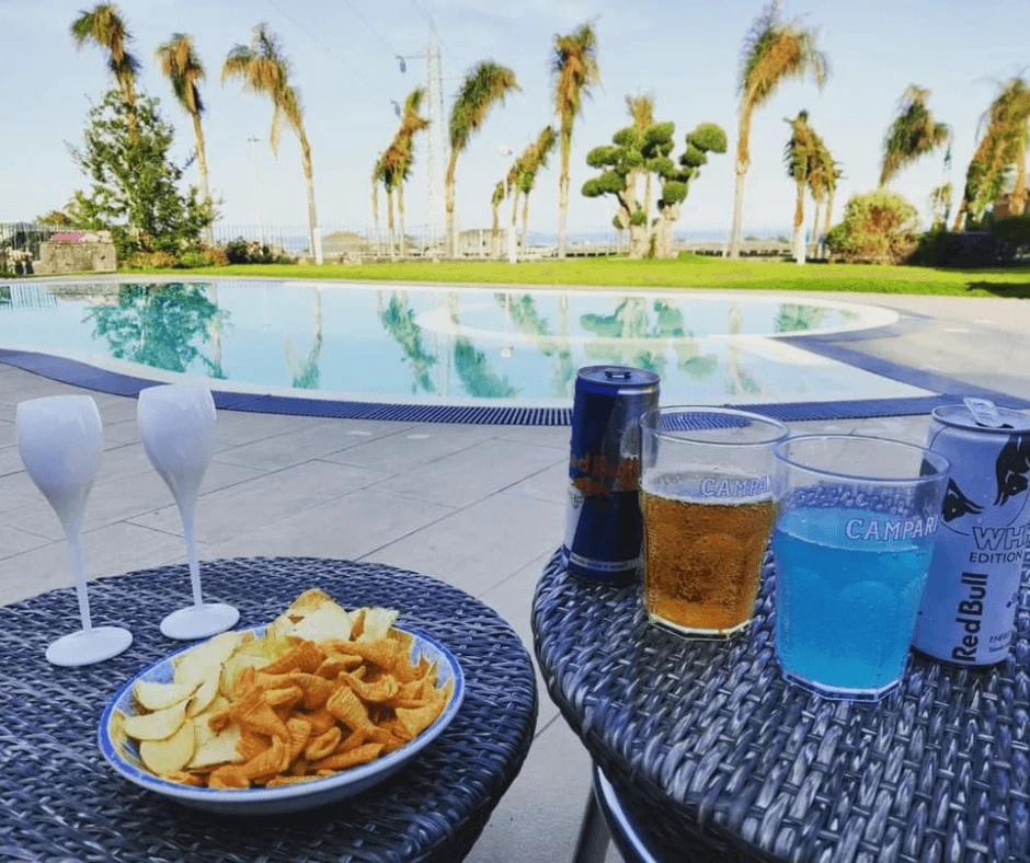 aperitivo vista piscina ad acireale
